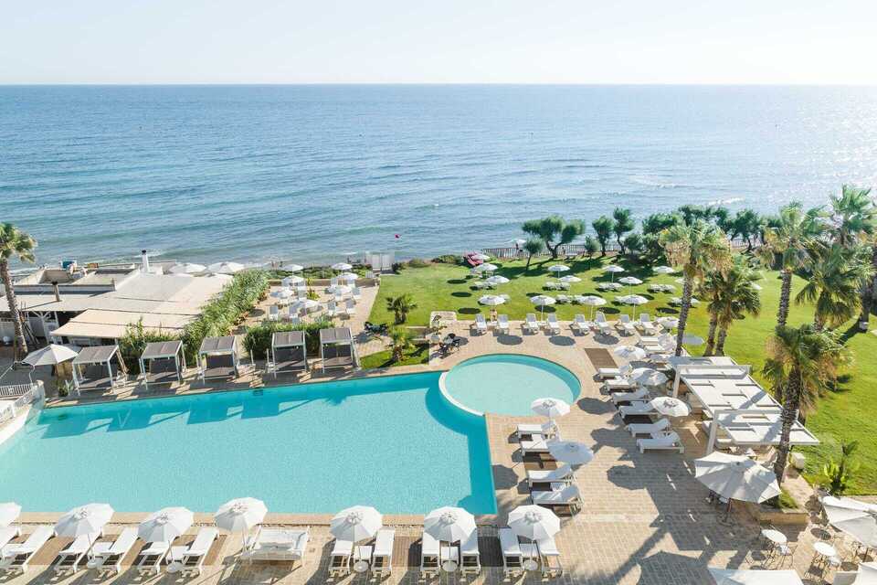 Piscina do hotel Canne Bianche Lifestyle